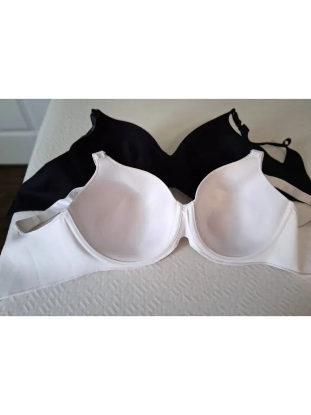 Lot of 2 Vanity Fair 40DD White Black Solid Underwired T-Shirt Bra  76345